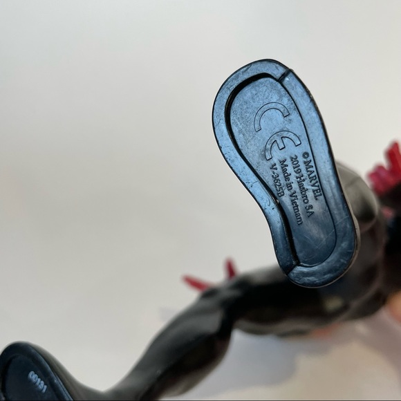 Spiderman 9.5 in Action Figure Marvel Hasbro Miles Morales 2019 Toy - Picture 9 of 11